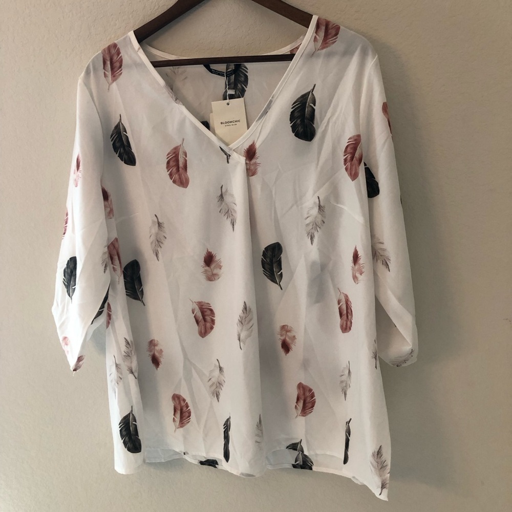 BloomChic Women's Feather Print Blouse  Roll Tab Sleeve NWT 14-16 - Picture 7 of 9